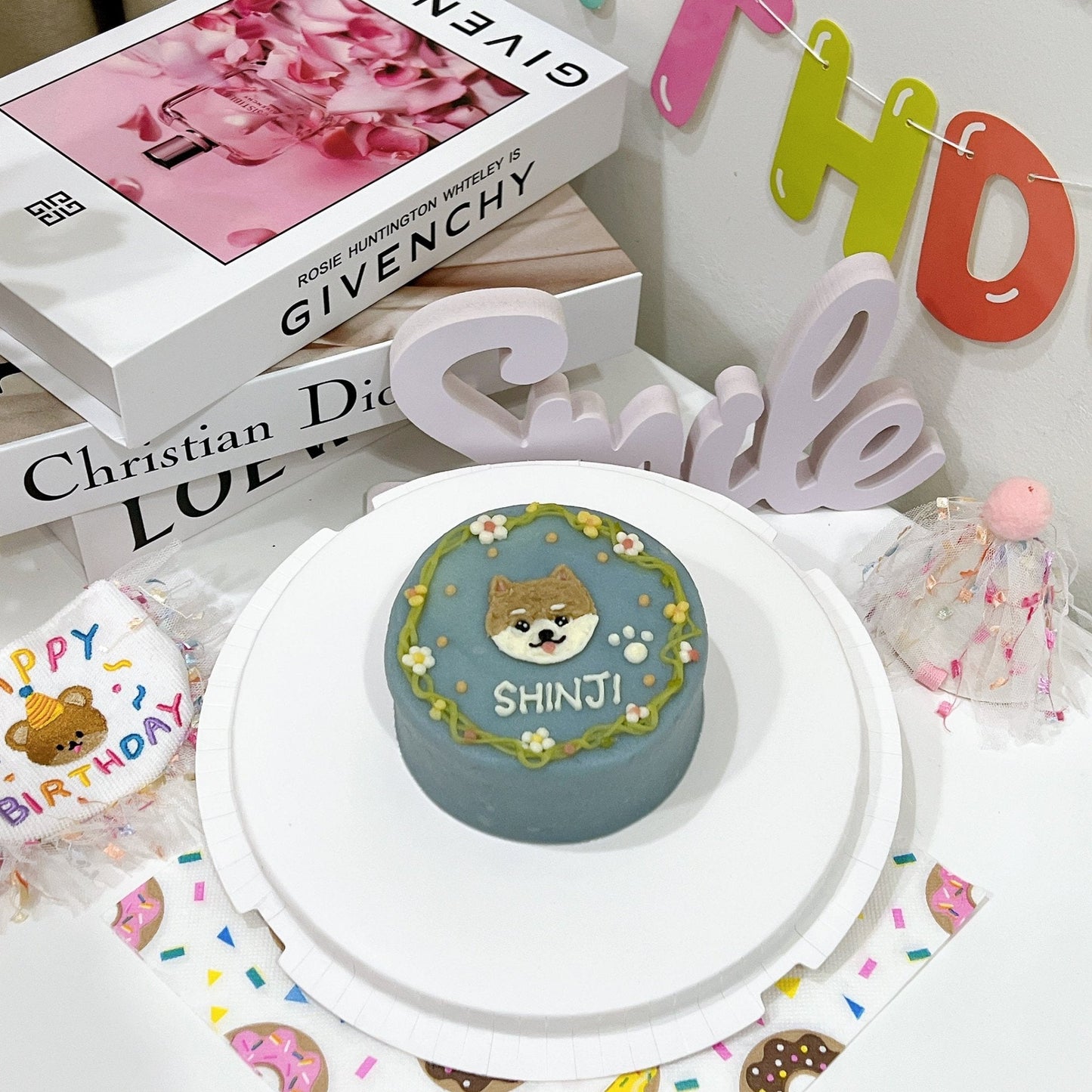 2D Custom Dog/Cat Wreath Cake - Pets Delight Bakery Pte Ltd