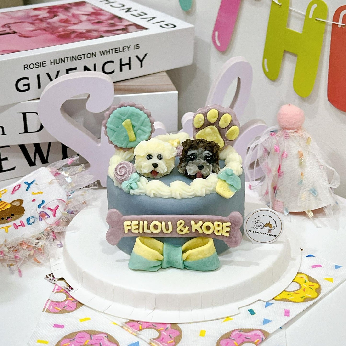 3D Customized Paws - up Cake - Pets Delight Bakery Pte Ltd
