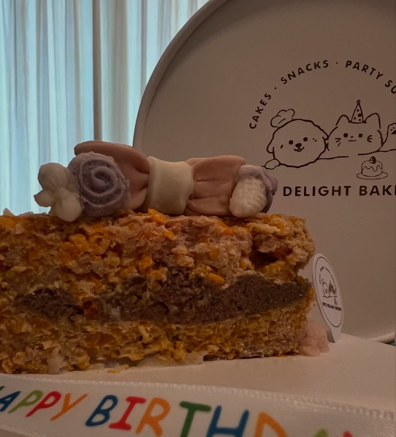 3D Customized Paws - up Cake - Pets Delight Bakery Pte Ltd