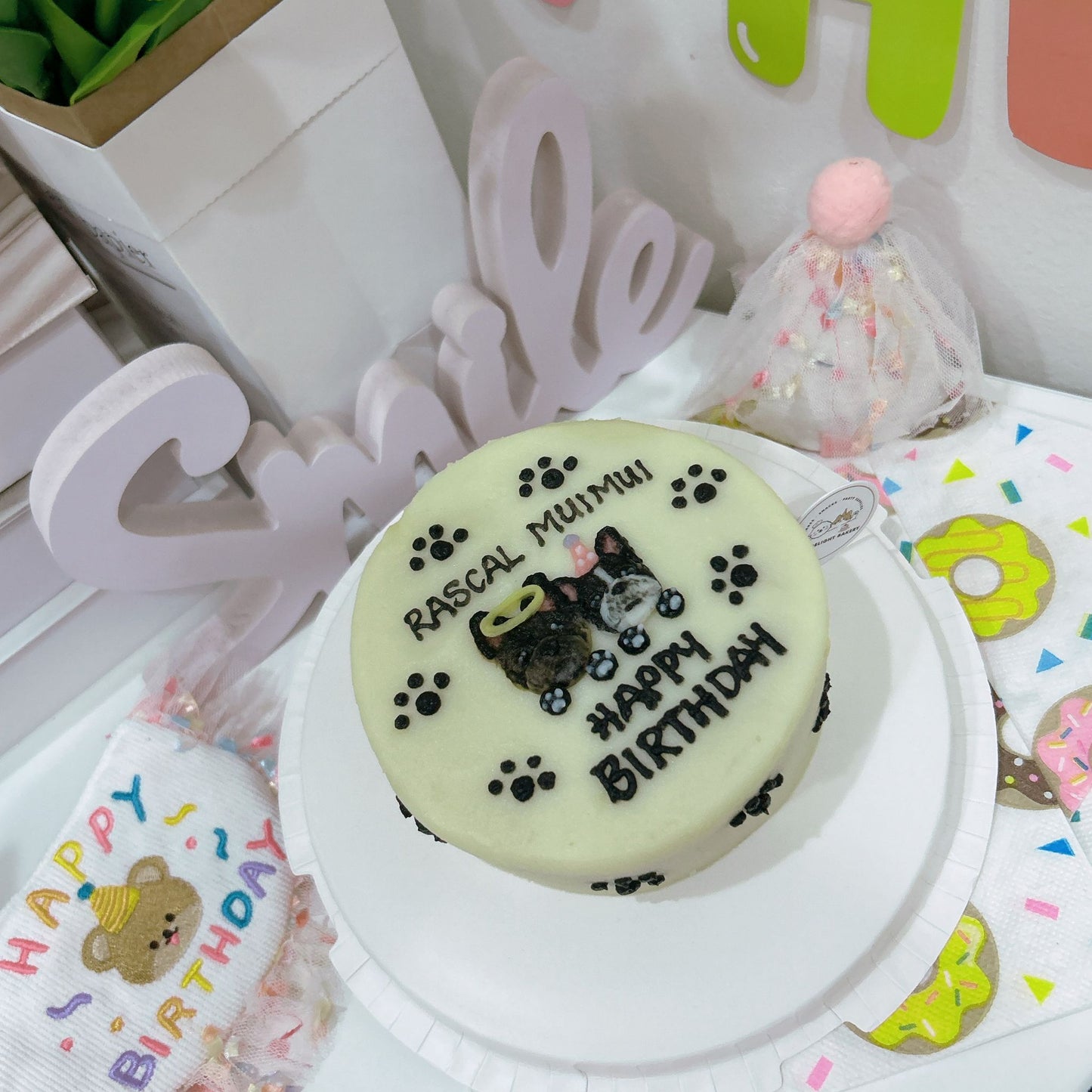 2D Custom Dog/Cat Paws Around Cake - Pets Delight Bakery Pte Ltd